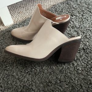 Woman’s slides 🖤